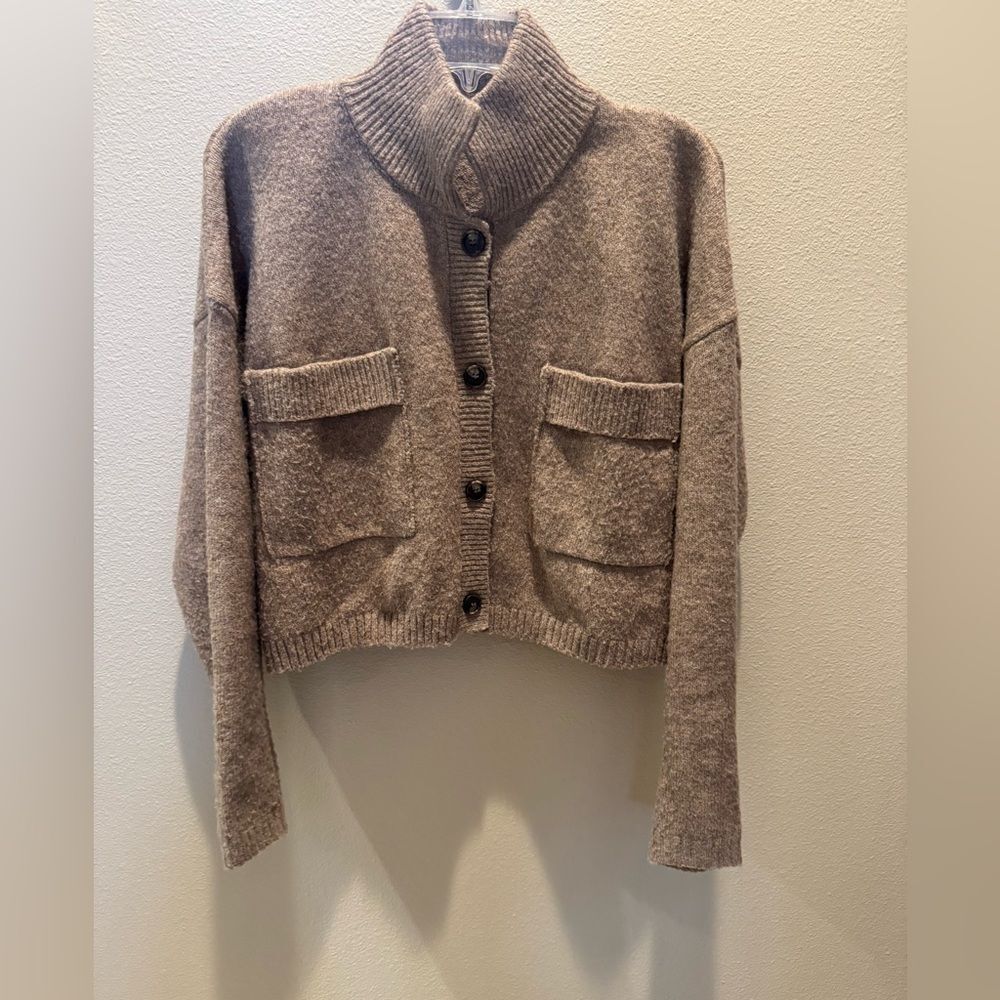 Kariella Golden Oak Cropped Cardigan - Picture 5 of 7